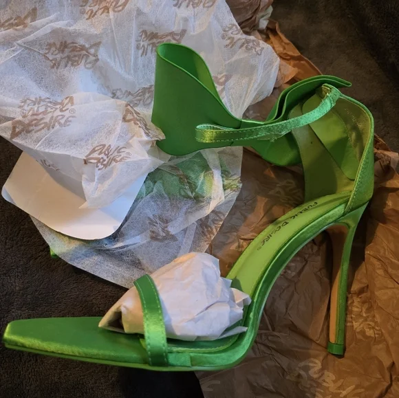 NIB Public Desire Zeal oversized green bow heel. Women's 7/UK 5 - Picture 4 of 8